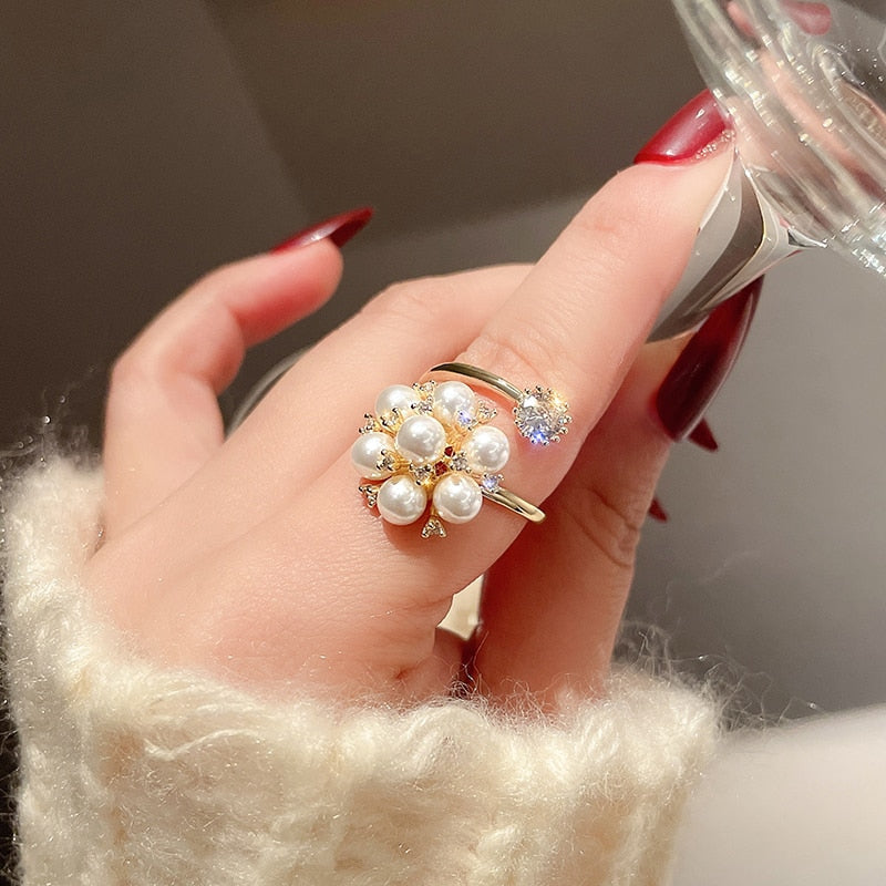 Verstellbarer Ring mit süßen Perlen
