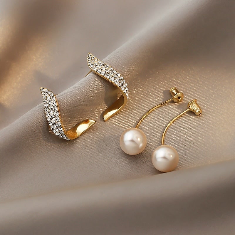 Perlenohrringe in Gold mit Glitzerelement